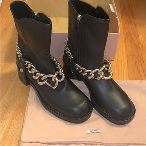BN SZ 39 MIU MIU BLACK BIKER BOOTS W METAL CHAIN